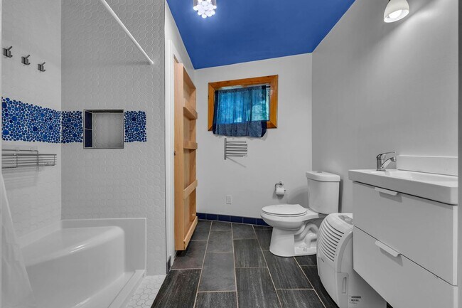 Building Photo - One-of-a-Kind 4 BR Retreat on Nearly 13 Pr...