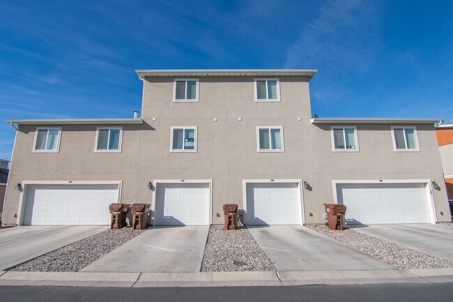 Building Photo - 190 E 630 N