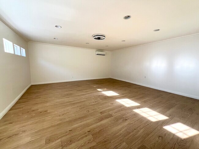 Bonus Room - 4114 Albright Ave