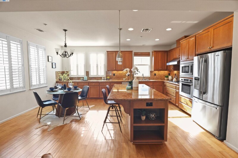 Building Photo - 2821 Lemon Common