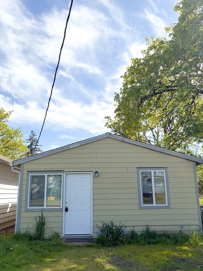 Building Photo - Thorpe Duplexes