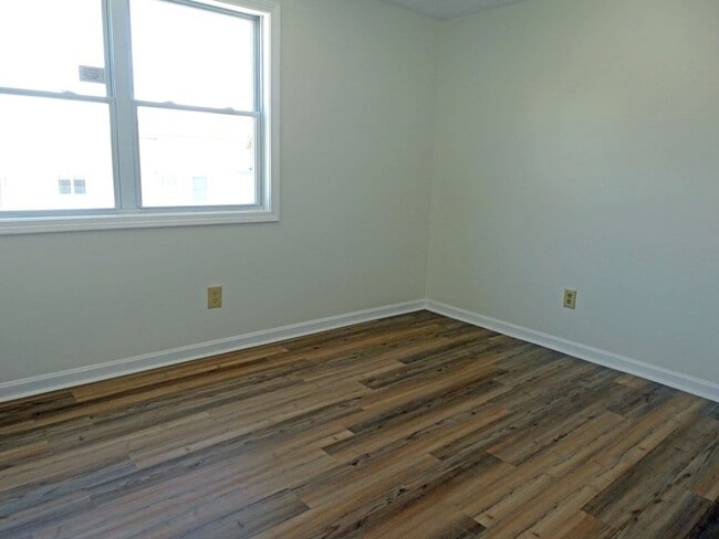 Building Photo - 1475 Braley Rd