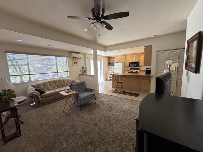 Building Photo - Private, fully furnished apartment home in...