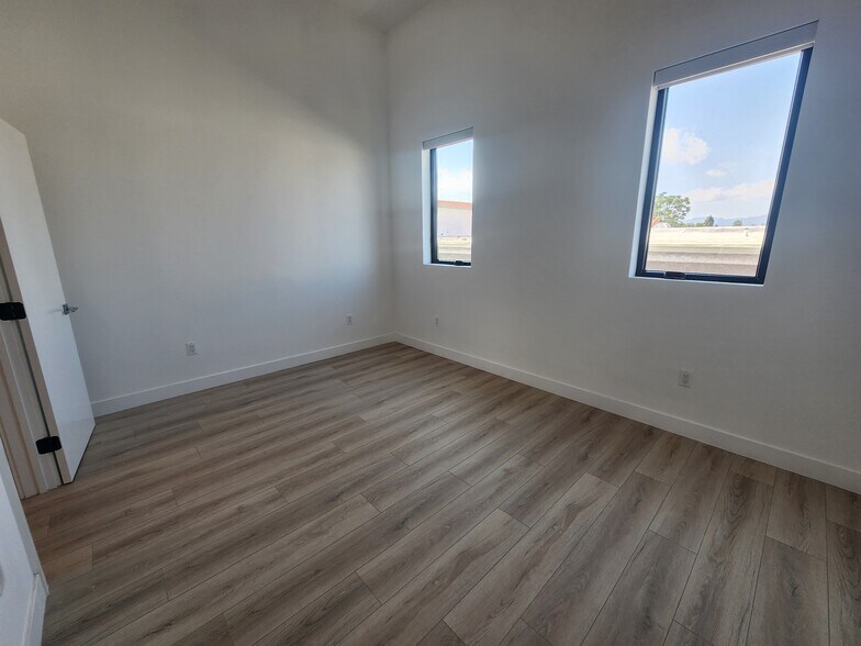 Building Photo - 6061 Fulton Ave
