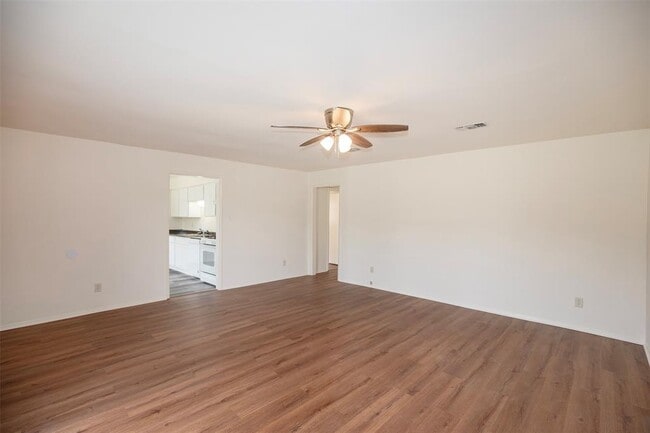 Building Photo - 914 Avenue G