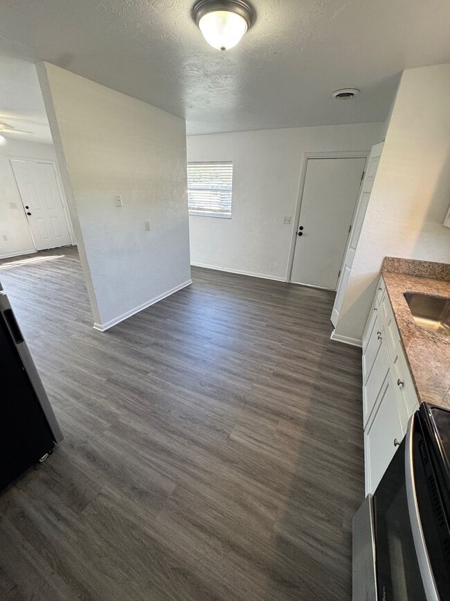 Building Photo - 1711 NE 70th St