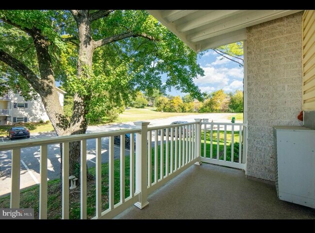 Building Photo - 5 Warren Lodge Ct
