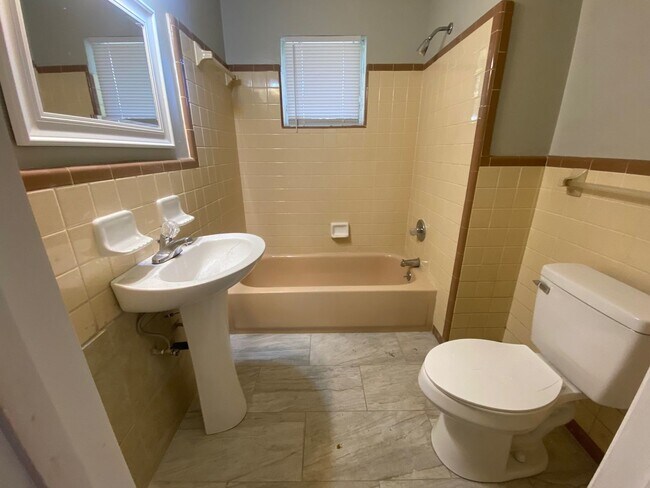 Building Photo - Completely Remodeled 3/2 in Prattville!