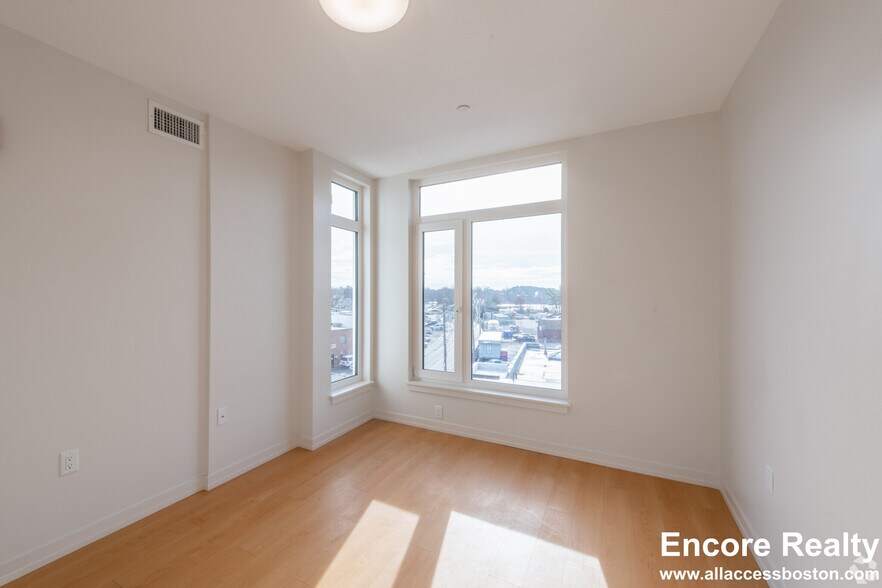 Building Photo - 77 New St