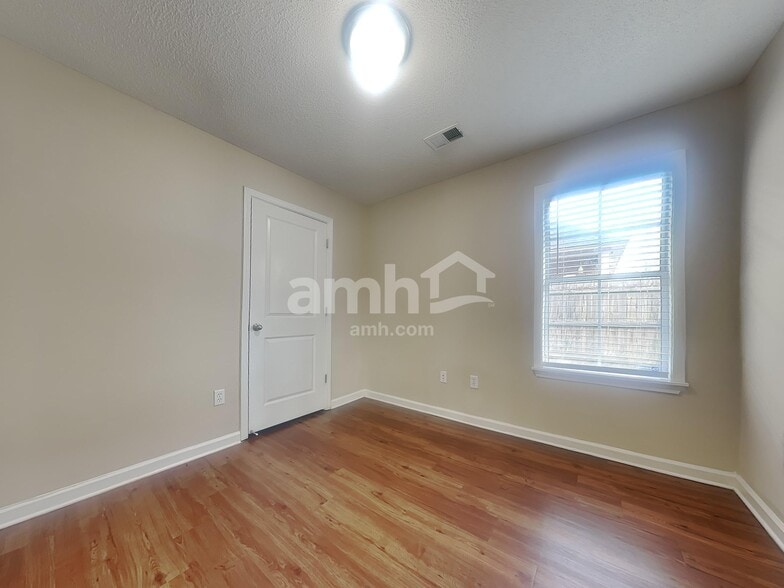 Building Photo - 95 Sweet Leaf Ln