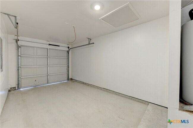 Building Photo - 526 Lost Trl