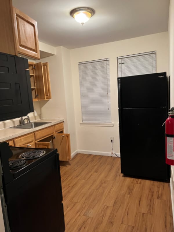 Building Photo - 320 Walnut St