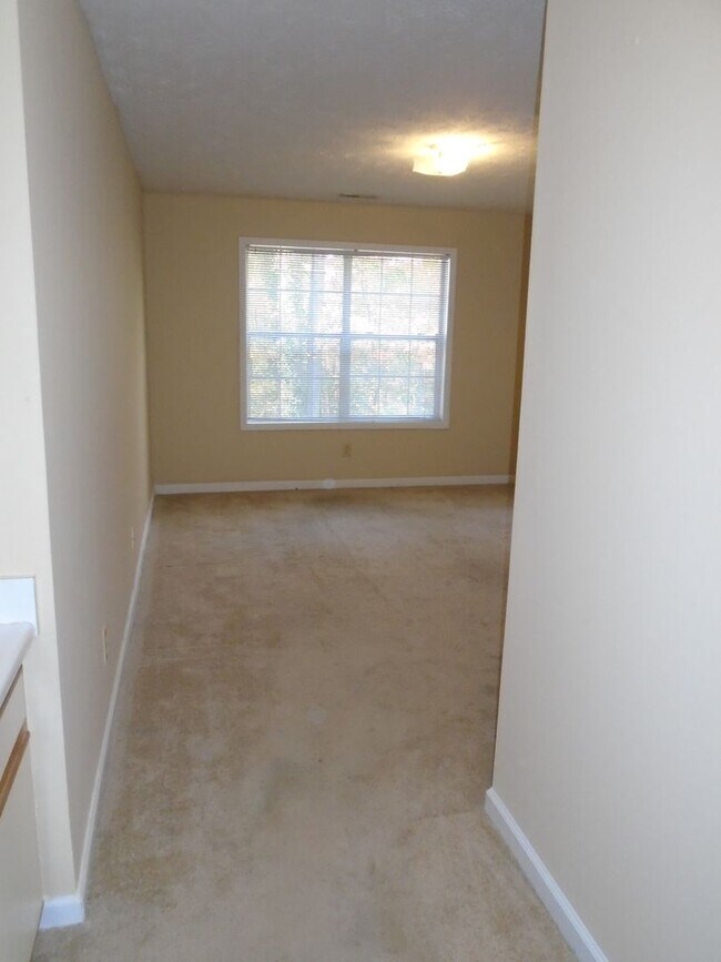 Building Photo - 2Bed / 2 Bath Condo.  Freshly painted, available NOW!!!