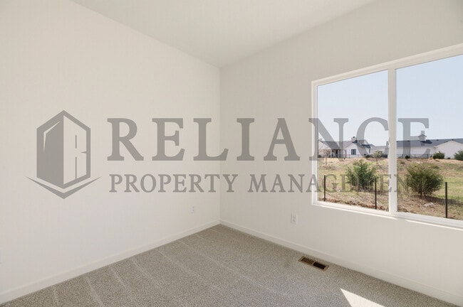 Building Photo - 5247 N Pinecrest Ct