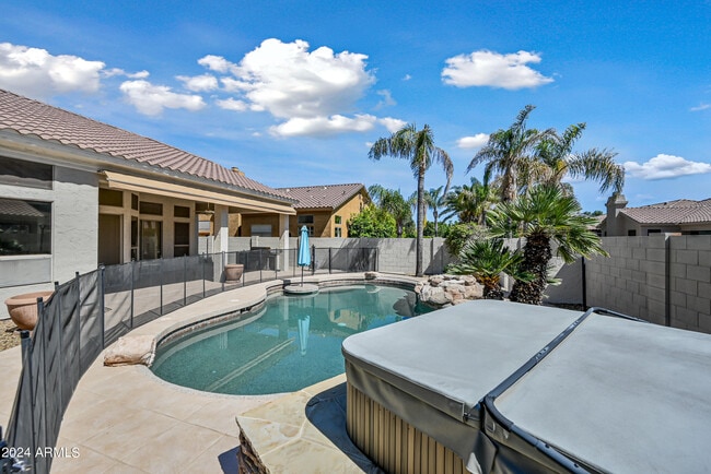 Building Photo - 6057 E Campo Bello Dr