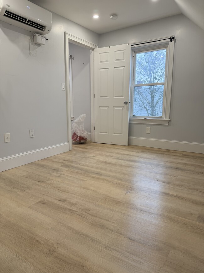 Building Photo - 12 Chestnut Ave