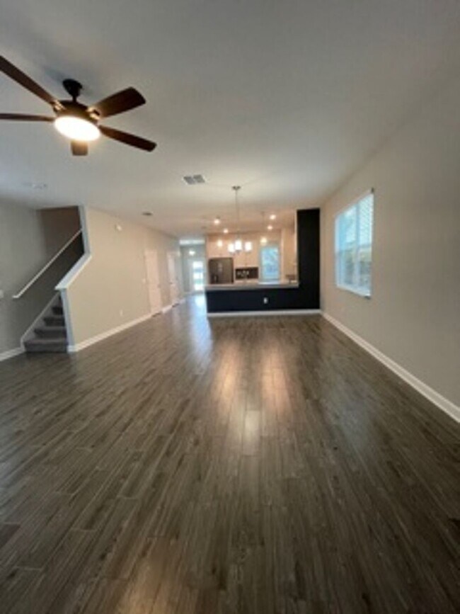 Building Photo - STOREY PARK - 3BR/2.5BA TWO STORY HOME