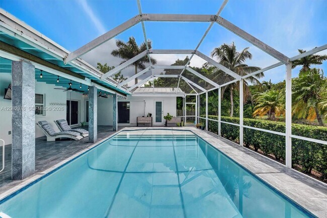 Building Photo - 16840 SW 87th Ave