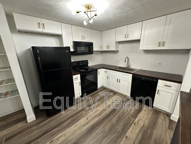 Building Photo - 2877 Mossy Brink Ct