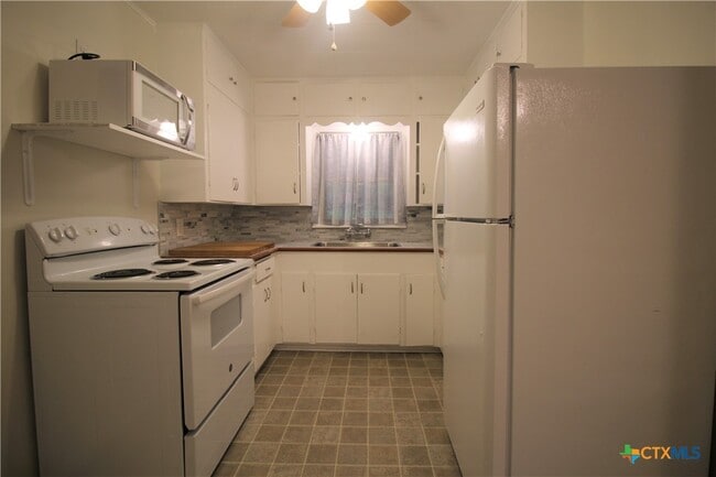 Building Photo - 554 Lee St
