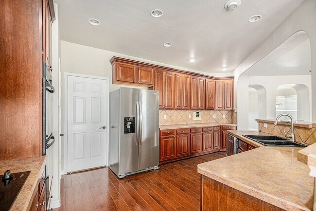 Building Photo - 605 Port Royale Way