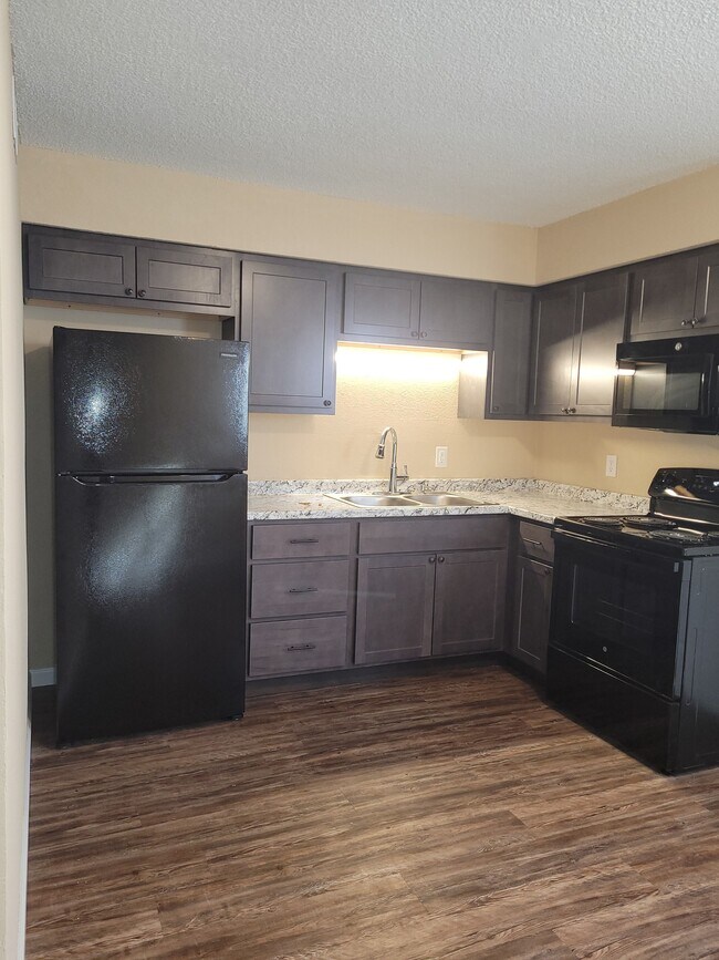 Building Photo - 819 Cherry St