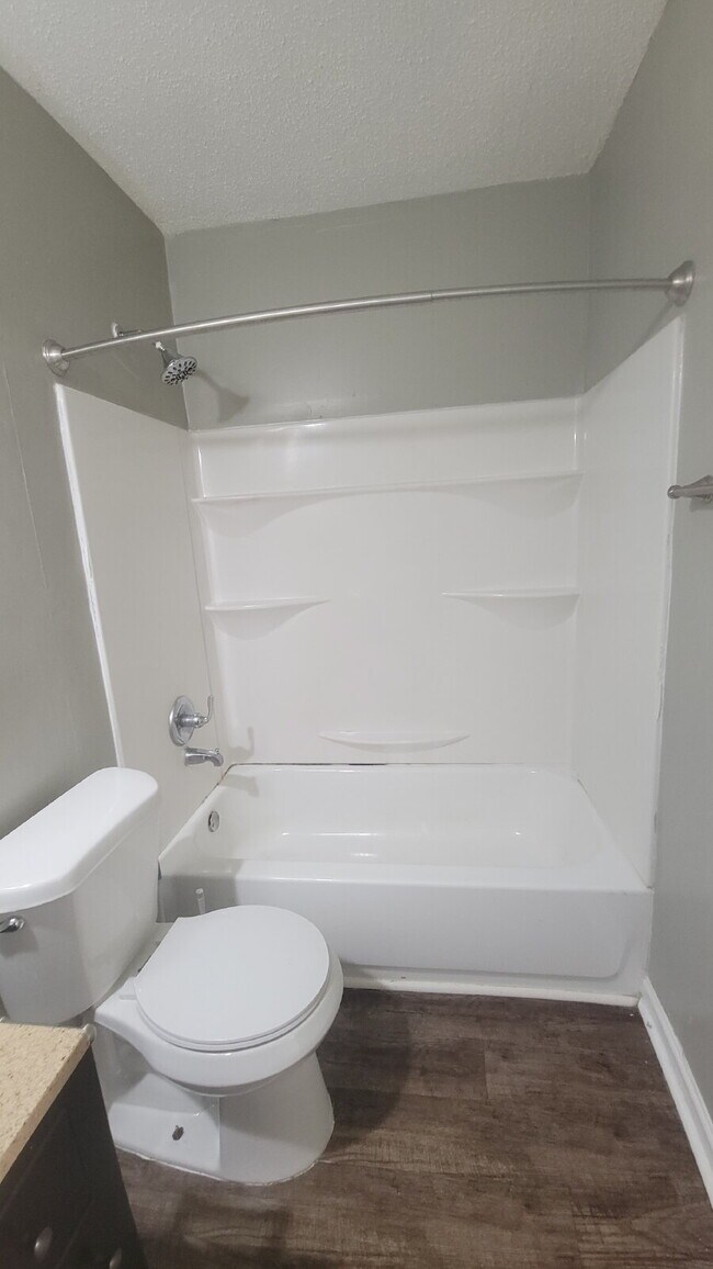 Building Photo - 1 month free!!! "Cozy 1-Bedroom Retreat  – Your Cozy Haven in Huntsville!"