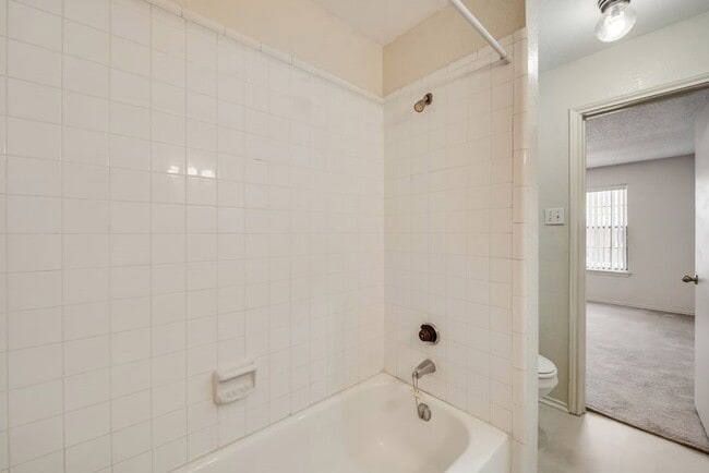 Building Photo - 336 Melrose Dr