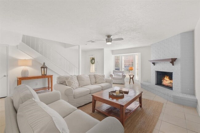 Building Photo - 3371 Continental Dr