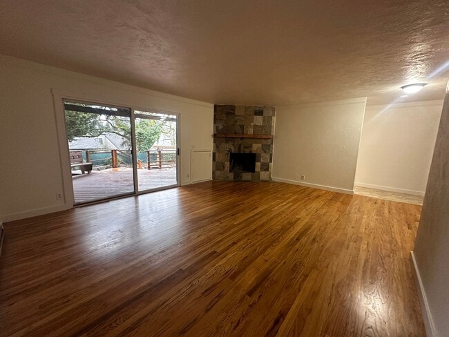 Building Photo - *Coming soon* 3 Bedroom 1.5 Bath Single Family Home