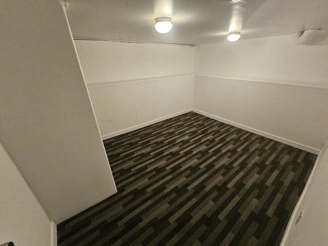 Building Photo - 74 W Plum St