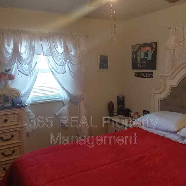 Building Photo - 2220 2nd St