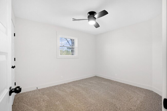 Building Photo - Beautiful Renovated 3 Bedroom Home For Ren...