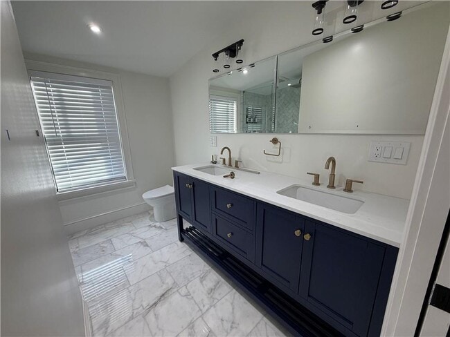 Building Photo - 7 Dearborn St