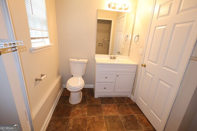Building Photo - 3044 Lake Park Trail