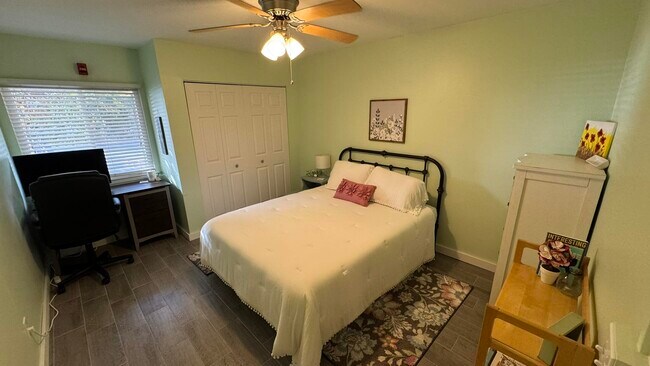 Building Photo - 209 W Miracle Strip Pkwy