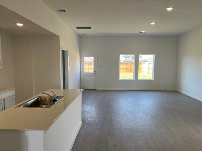 Building Photo - 20043 Venetian Waters Dr