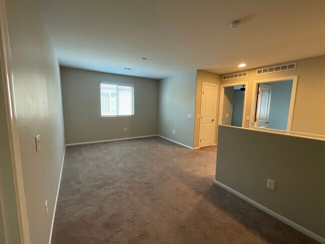 Building Photo - Home 3brs, 3bth, den, 2cg, private back yard.