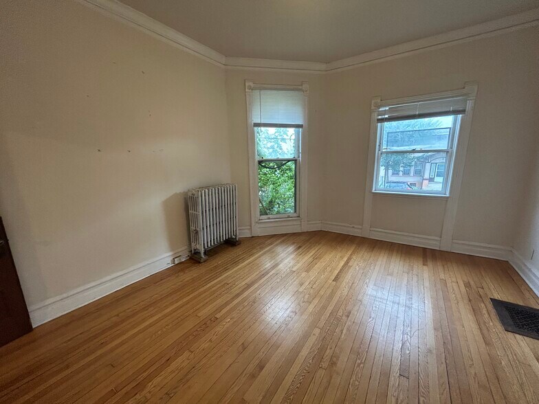 Building Photo - 319 N Pinckney St