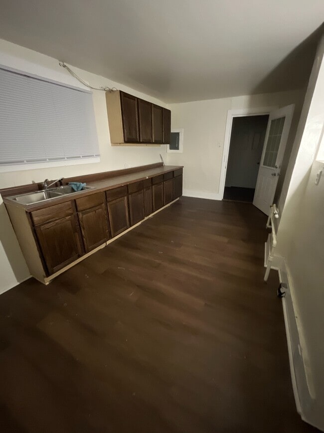 Building Photo - 104 Lake St