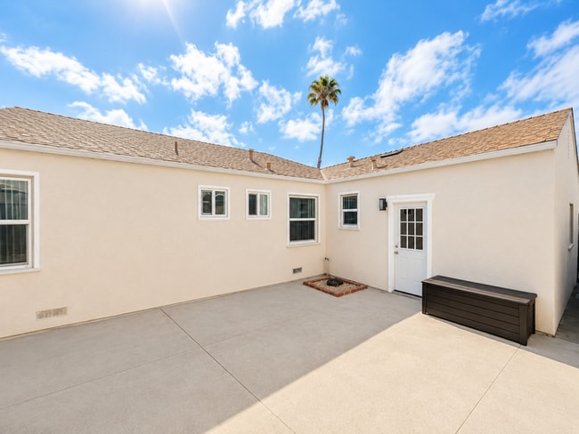 Building Photo - Completely remodeled 3bd 2ba. home in Pacific Beach ! Must see!
