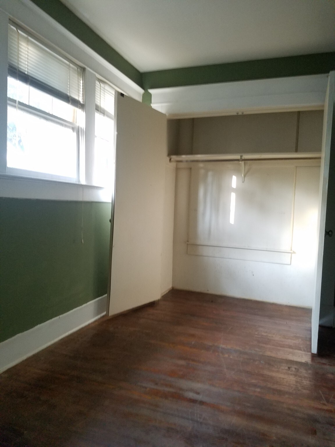 Bonus room - 682 N Barksdale St