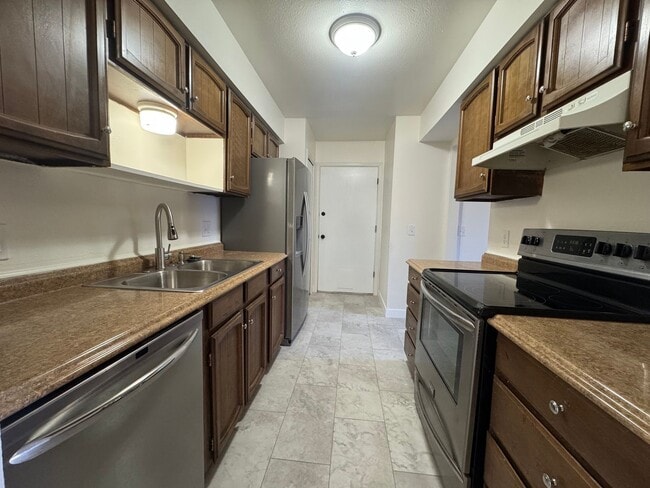 Building Photo - 507 S Lea Ave