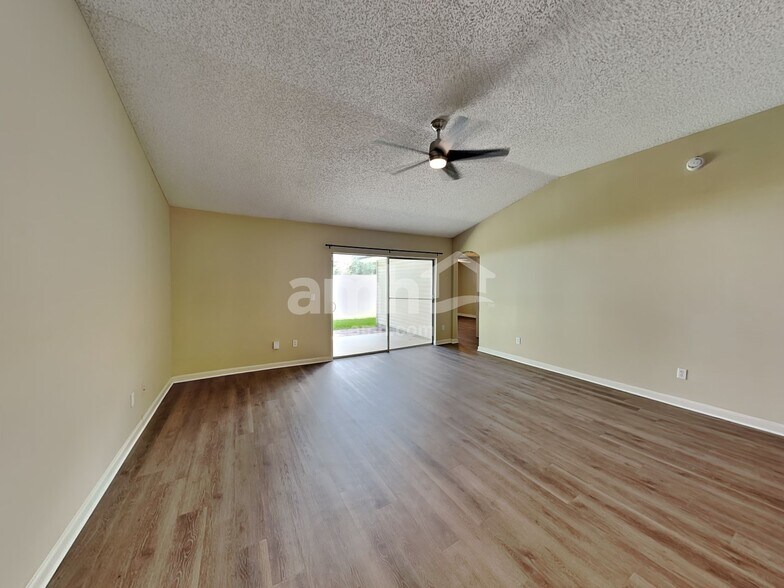 Building Photo - 9213 Prosperity Lake Dr