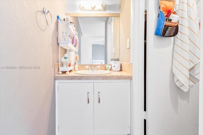 Building Photo - 8105 Lagos De Campo Blvd