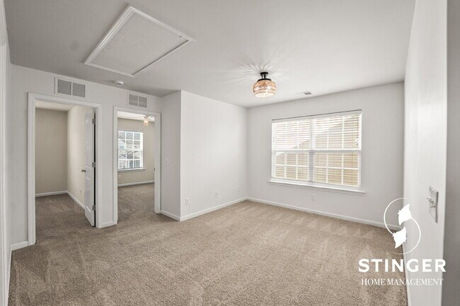 Building Photo - 165 Mission Way