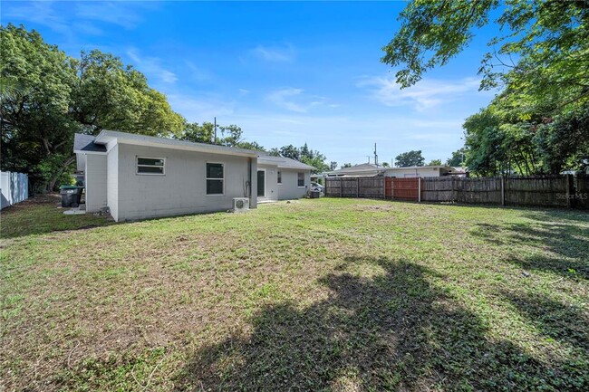 Building Photo - 724 W Fairbanks Ave