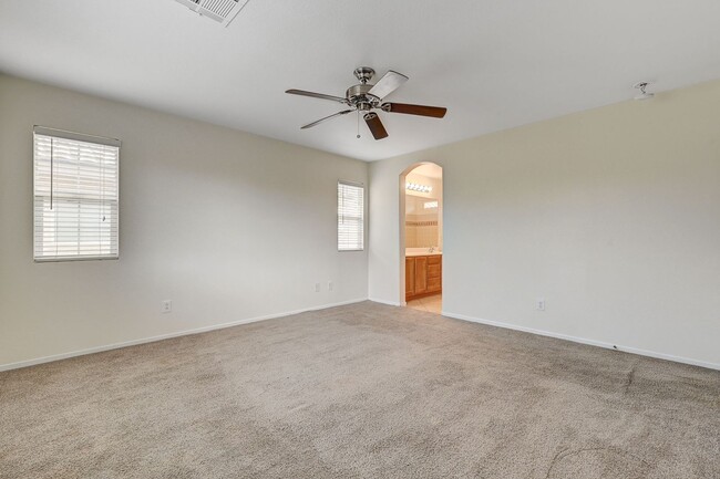 Building Photo - *MOUNTAINS EDGE 3 BED 2.5 BATH * COMMUNITY POOL, FITNESS CENTER, AND SPA *