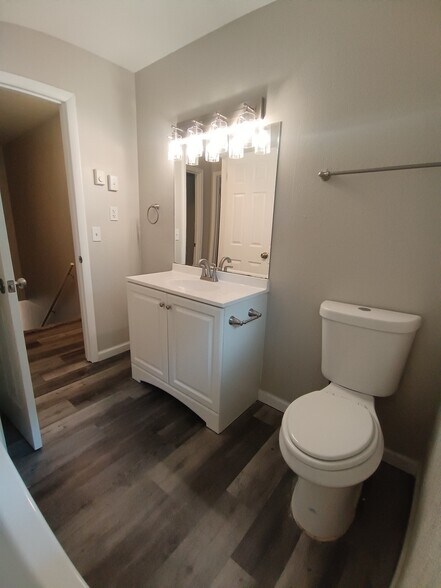 Building Photo - 1202 E Walford Dr