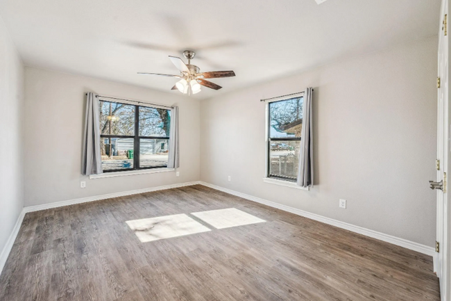 Building Photo - 1430 N Race